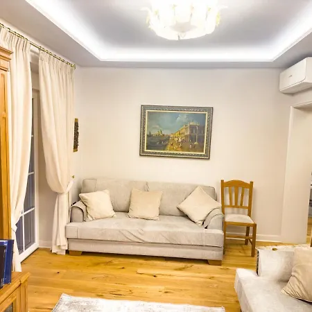 Fleeville Tirana