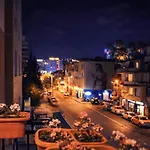 Fleeville Vicky's * Tirana