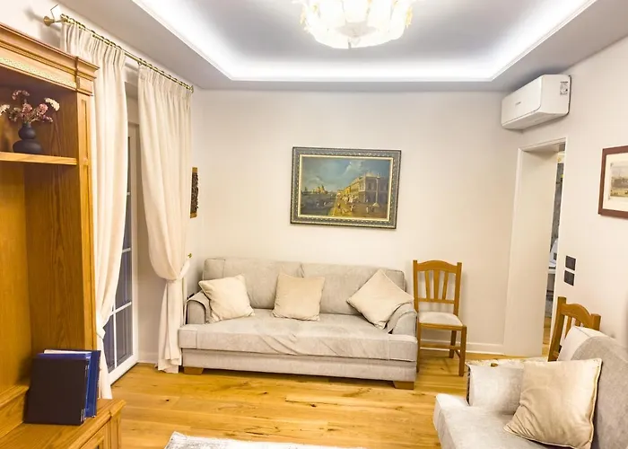 Fleeville Vicky's Tirana